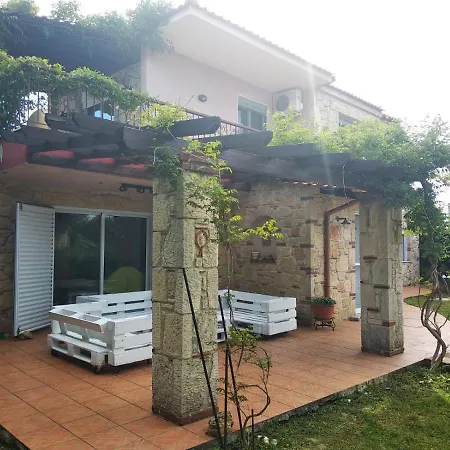 Naturstein-mediterranhaus Mit Gartenblick * Flogita