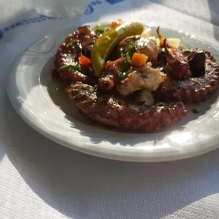 Naturstein-mediterranhaus Mit Gartenblick *
