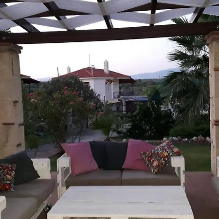 Naturstein-mediterranhaus Mit Gartenblick *