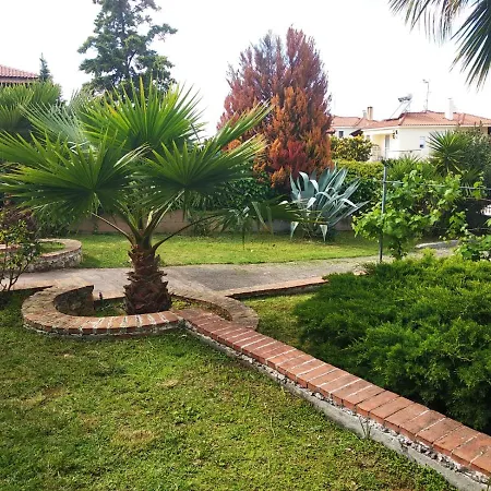 Naturstein-mediterranhaus Mit Gartenblick