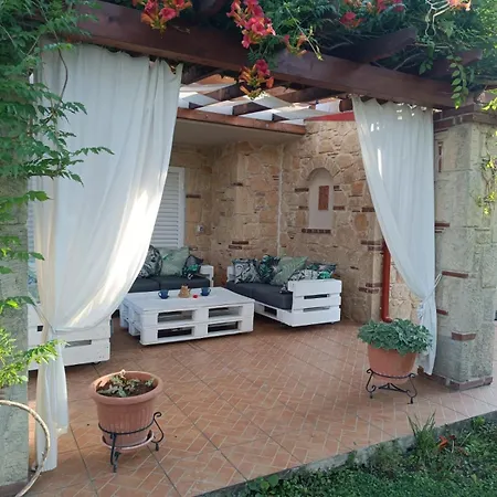 Naturstein-mediterranhaus Mit Gartenblick * Flogita