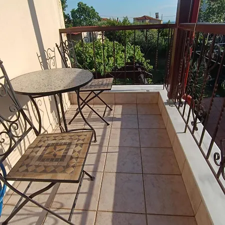 Naturstein-mediterranhaus Mit Gartenblick Case de vacanță Flogita