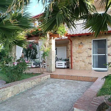 Case de vacanță Naturstein-mediterranhaus Mit Gartenblick