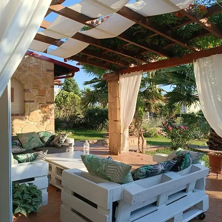 Naturstein-mediterranhaus Mit Gartenblick Case de vacanță *