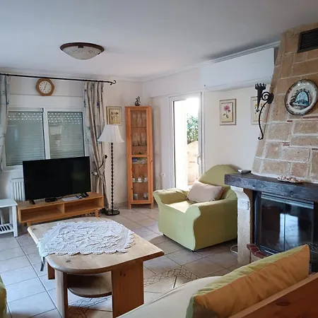 Case de vacanță Naturstein-mediterranhaus Mit Gartenblick Flogita