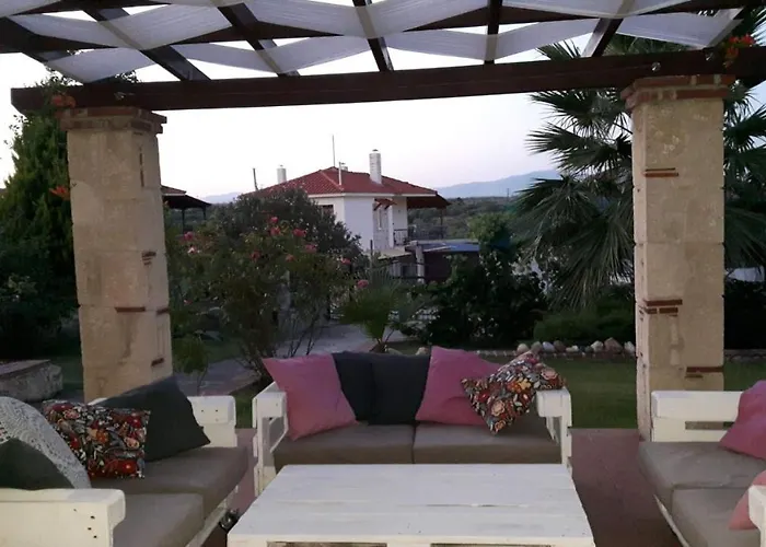 Naturstein-mediterranhaus Mit Gartenblick *