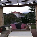 Naturstein-mediterranhaus Mit Gartenblick *